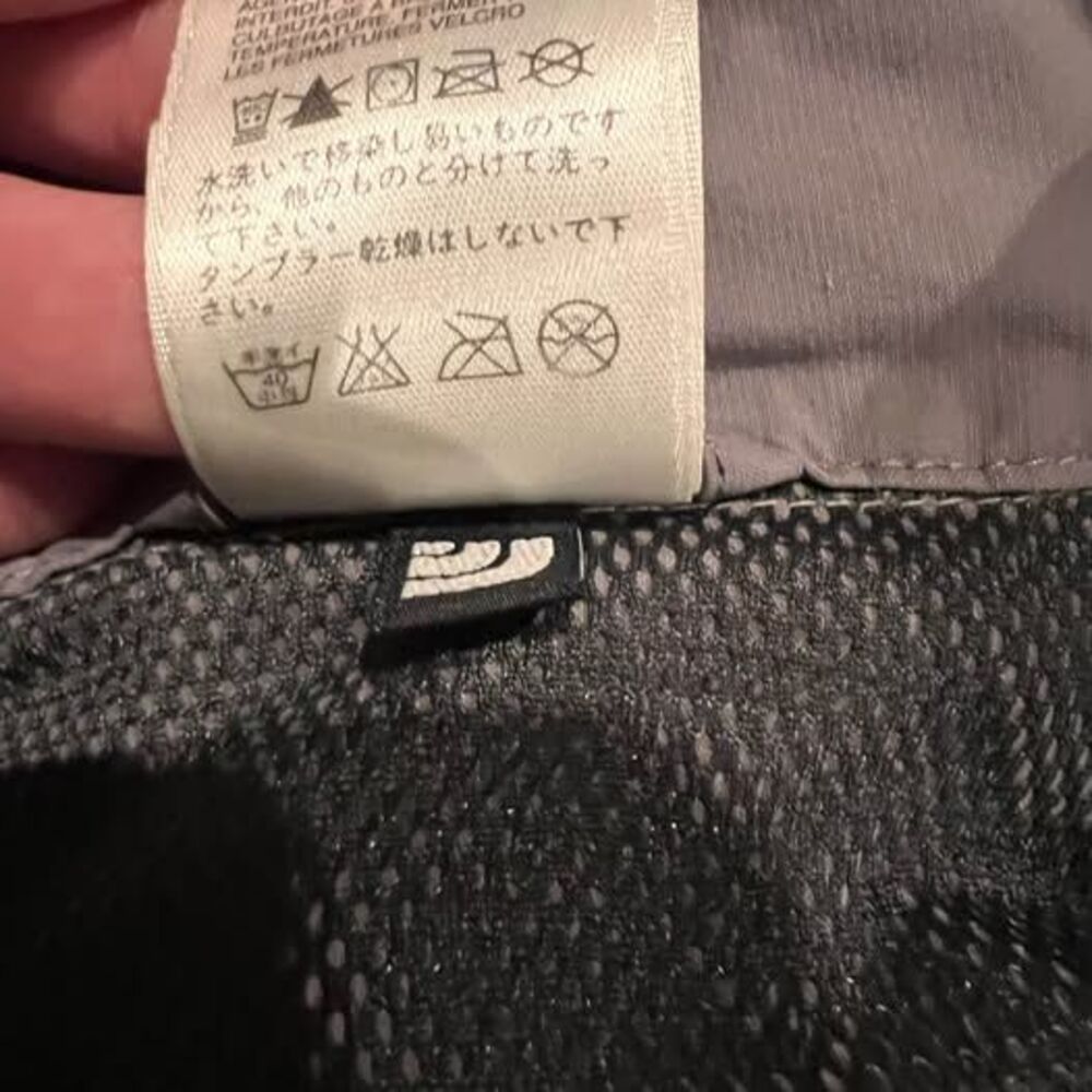 The North Face Boys Full Zip-Up Hooded Rain Windbreaker Jacket. - Picture 7 of 10